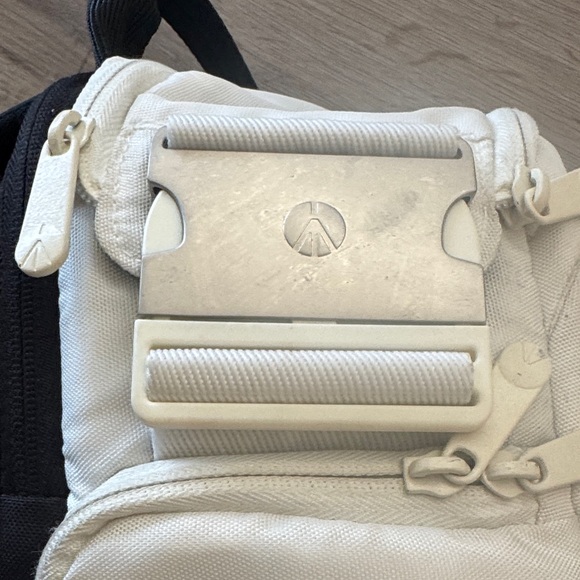 Compact White Camera Sling Bag - Picture 5 of 17